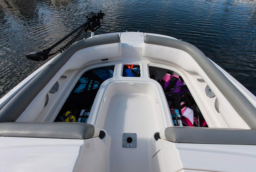Bayliner 210 Deck Boat Buy A New Bayliner 210 Deck Boat Today!