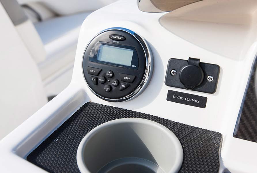 Bayliner 210 Deck Boat