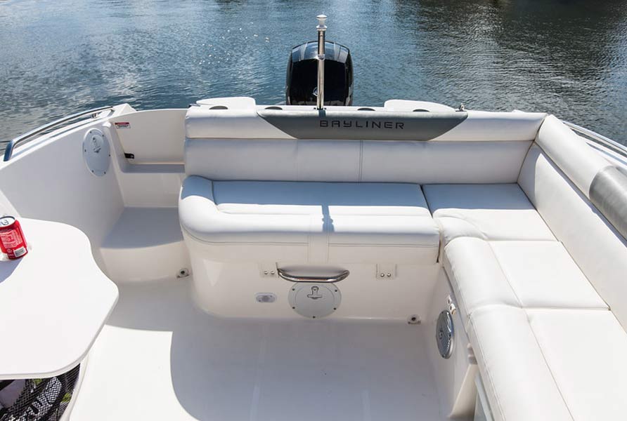 Bayliner 210 Deck Boat