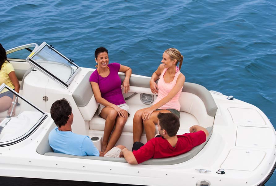 Bayliner 215 Deck Boat