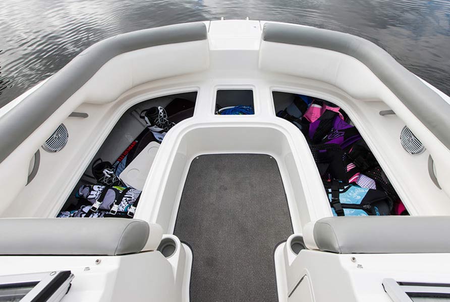 Bayliner 215 Deck Boat