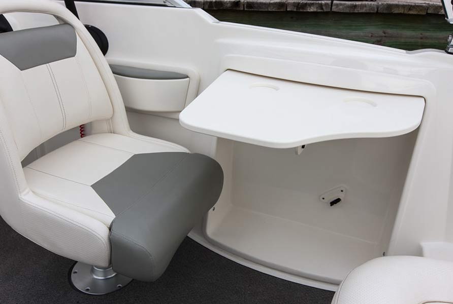 Bayliner 215 Deck Boat